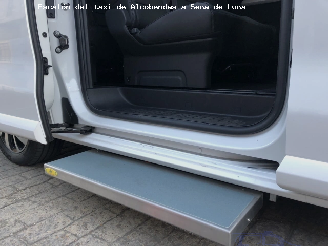 Taxi con escalón de Alcobendas a Sena de Luna