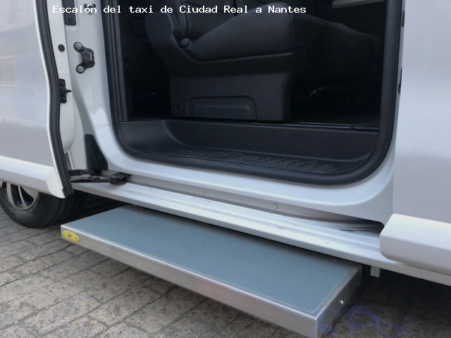 Taxi con escalón de Ciudad Real a Nantes
