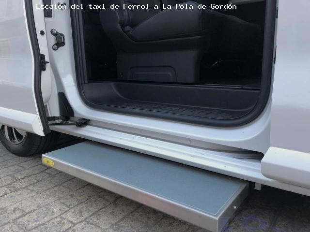 Taxi con escalón de Ferrol a La Pola de Gordón