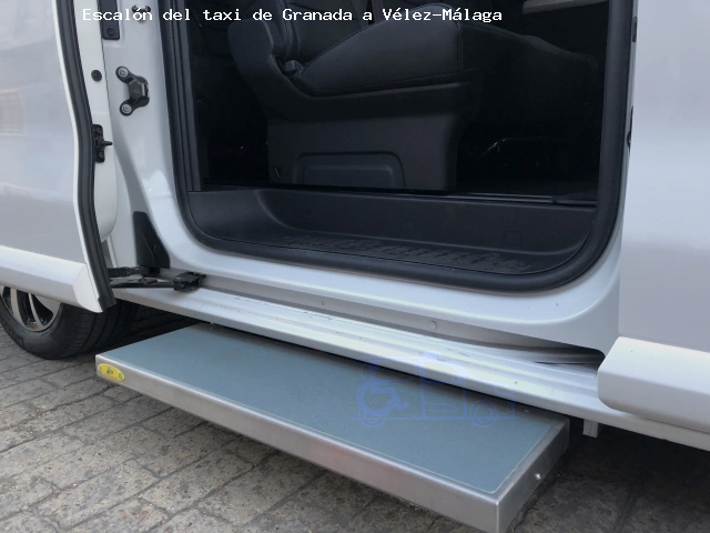 Taxi con escalón de Granada a Vélez-Málaga