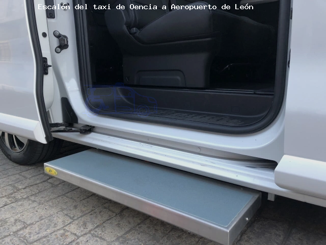 Escalón del taxi de  a Aeropuerto de León