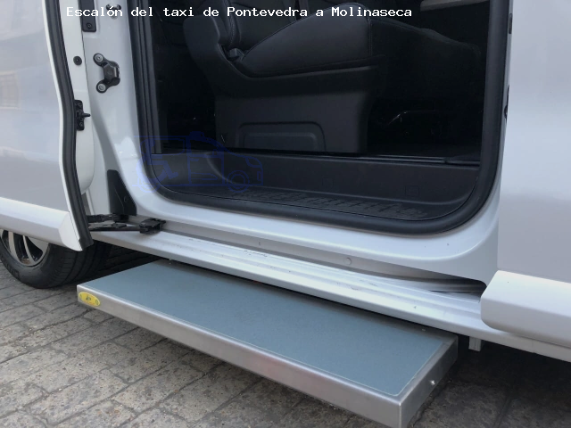 Escalón del taxi de  a Molinaseca