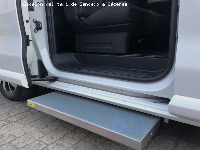 Taxi con escalón de Sancedo a Cáceres