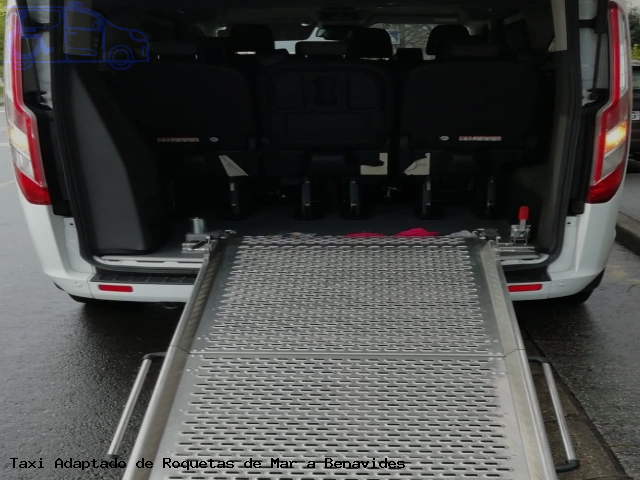 Taxi accesible de Benavides a Roquetas de Mar